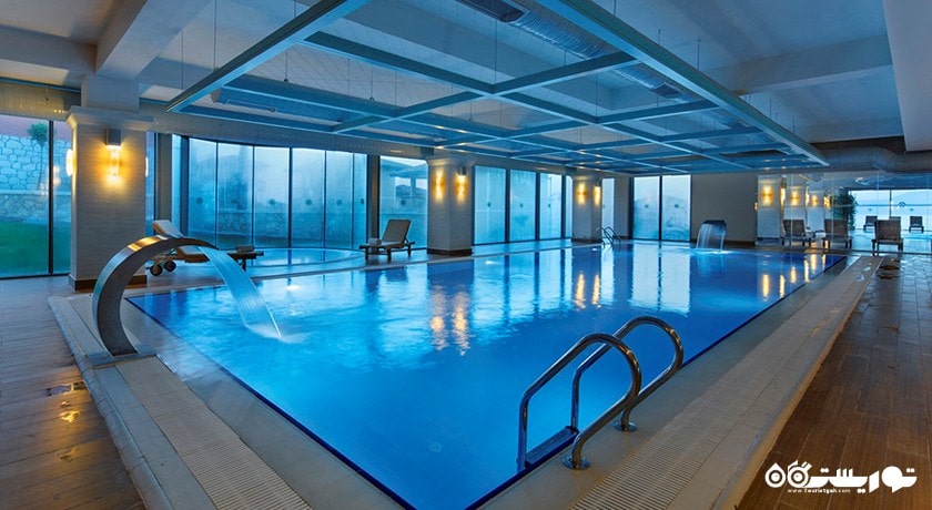 نمای استخر سرپوشیده هتل